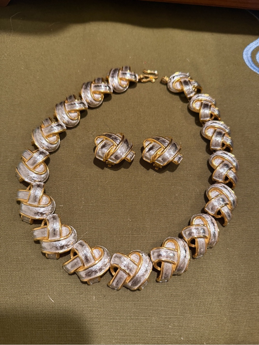 VTG Signed ESSEX Gold & Silver Tone Knot Link Necklace and Clip Earrings Set 80s